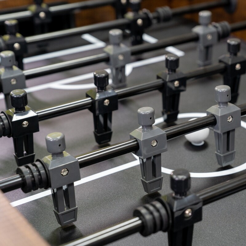 無垢材と金属製の標準的なテーブルフットボール、卓上ボードゲー - Foosball Table Commercial のレビューと価格